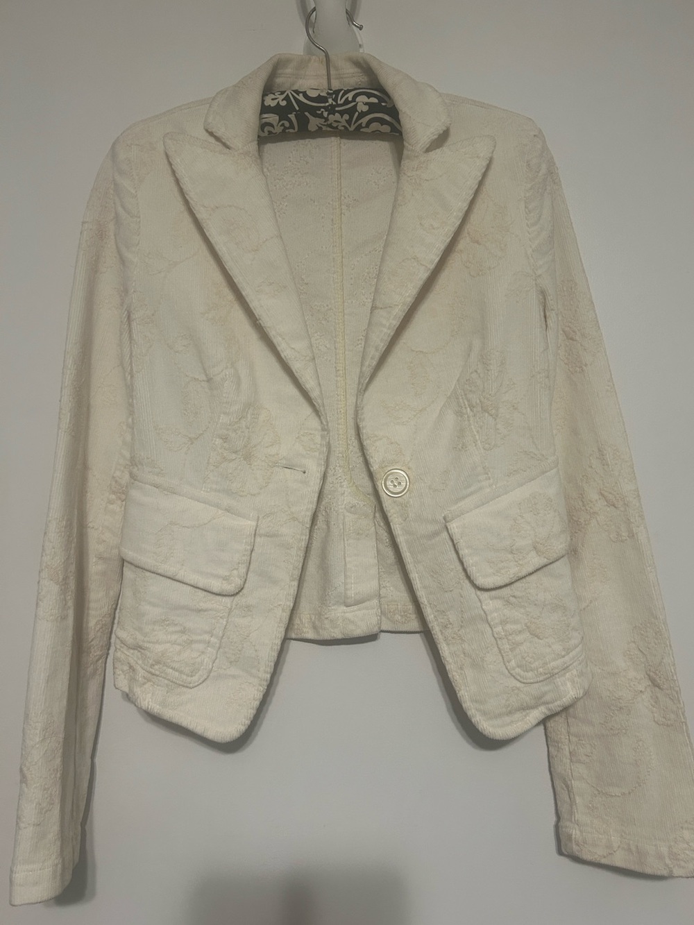 United Colors of Benetton Ivory Corduroy Floral Cropped Jacket. Size 42
